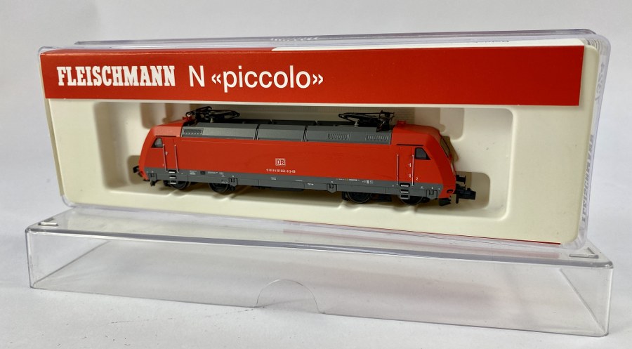 Fleischmann, Écartement N, 1/160ème, Locomotive électrique  BR 146 – DB AG, rouge et grise, Réf 7324, NB