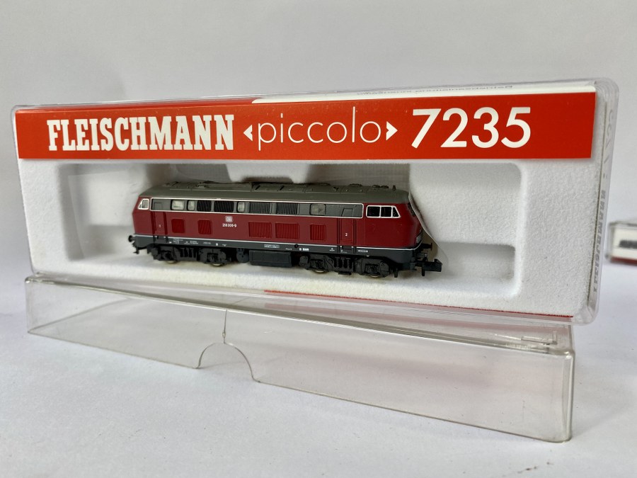Fleischmann, Écartement N, 1/160ème, Locomotive électrique  BR 218 306-9– DB, bordeaux et gris foncé,  Réf 7235, NB
