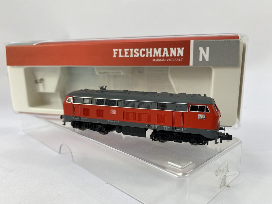 Fleischmann, Écartement N, 1/160ème, Locomotive Diesel électrique  –BR 218 - DB , rouge et grise. Réf 732604. NB