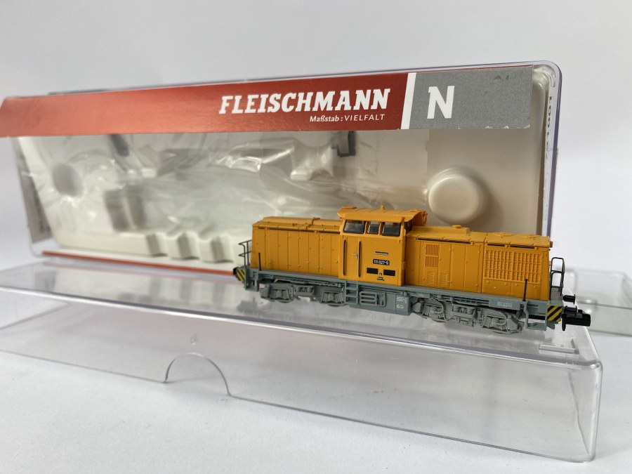 Fleischmann, Écartement N, 1/160ème, Locomotive Diesel électrique  type 111  DDR,  orange. Réf 721001. NB