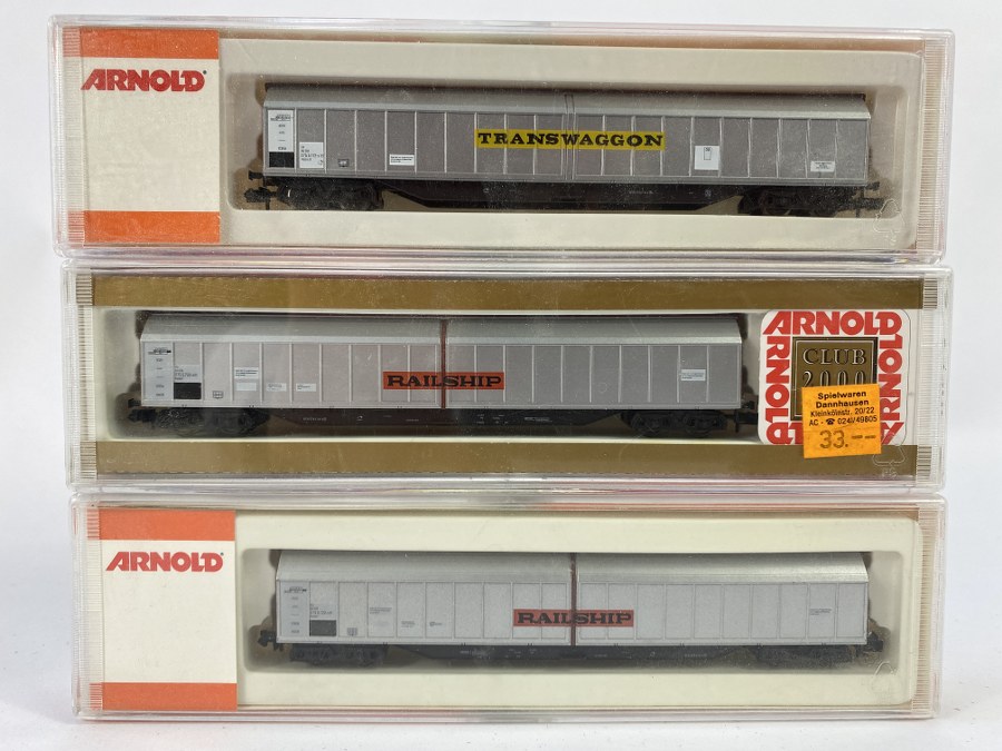 Arnold Écartement N, made western Germany, 1/160ème- Lot de 3 wagons à bogies marchandises  (Railship, Transwagon) Réf – 4448K, 70554, 4376 . NB