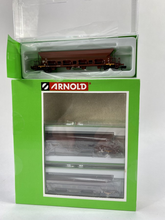 Arnold Écartement N, 1/160ème. Set de 3 wagons de fret à déchargements automatique DR. Réf – HN6331.1-2-3. NB