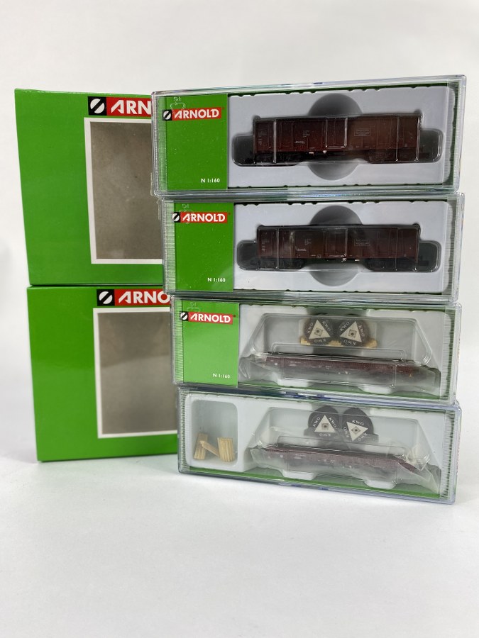 Arnold Écartement N, 1/160ème. Lot de 2 Sets de 2 wagons dont transport enrouleurs de câbles et wagons ouvert soit 4 wagons. Réf – HN6292.1-2, HN6307.1-2. NB