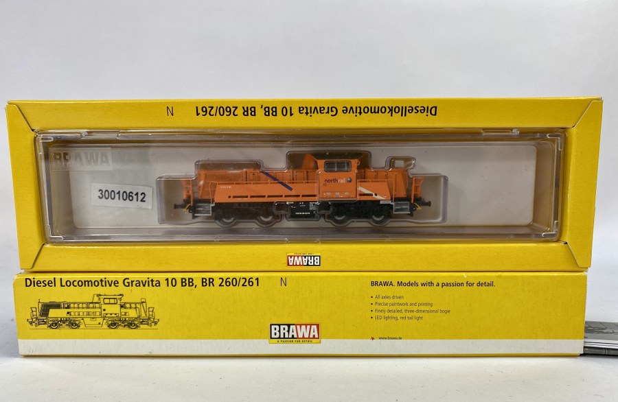 BRAWA Écartement N, Locomotive diesel Gravita 10BB NorthRail 261 300-8, Orange, Réf 62710 NB