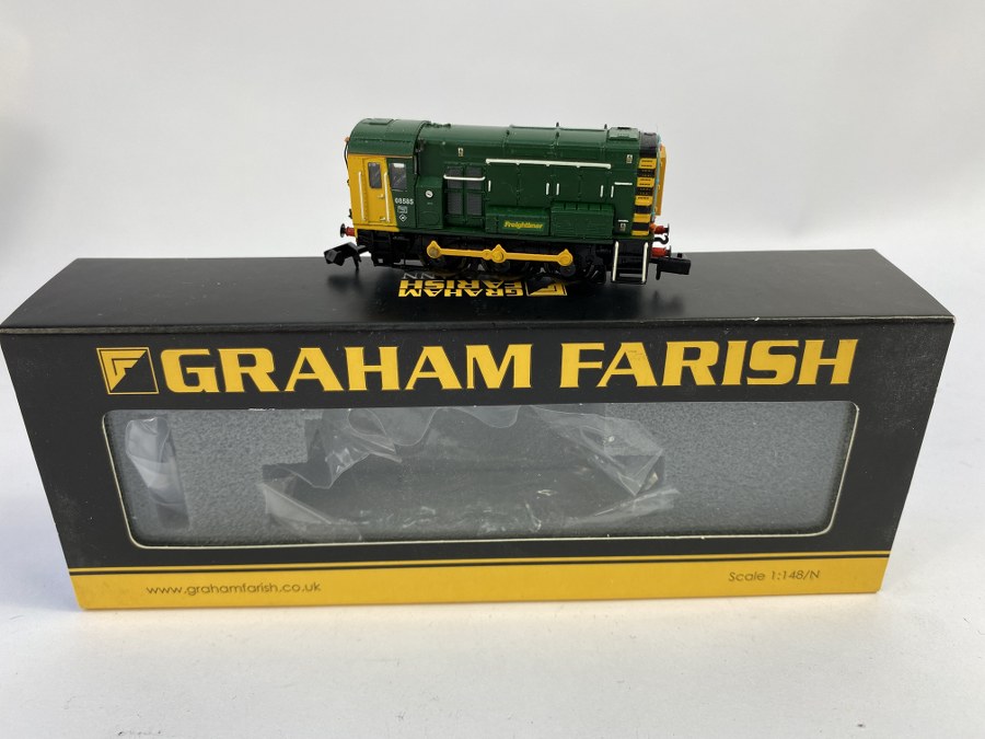 Graham Farish, Écartement N, 1/148me, Locomotive diesel de fret,  class 08- 08585, verte/jaune. Réf 371-018, NB