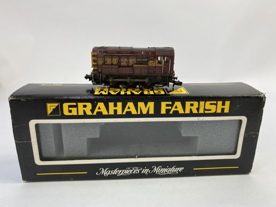 Graham Farish, Écartement N, 1/148me, Locomotive diesel de fret,  class 08-  EWS 08921 bordeaux. Réf 371-016 NB