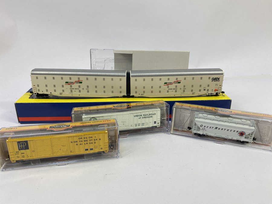 Athearn, Écartement N, USA – Lot de 4 wagons transport de marchandises. Dont wagon double articulé Ferro-Sur, wagon container FMC Offset x 2, et container ACF. Réf – 10633, 223300, 223667, 22332, NB