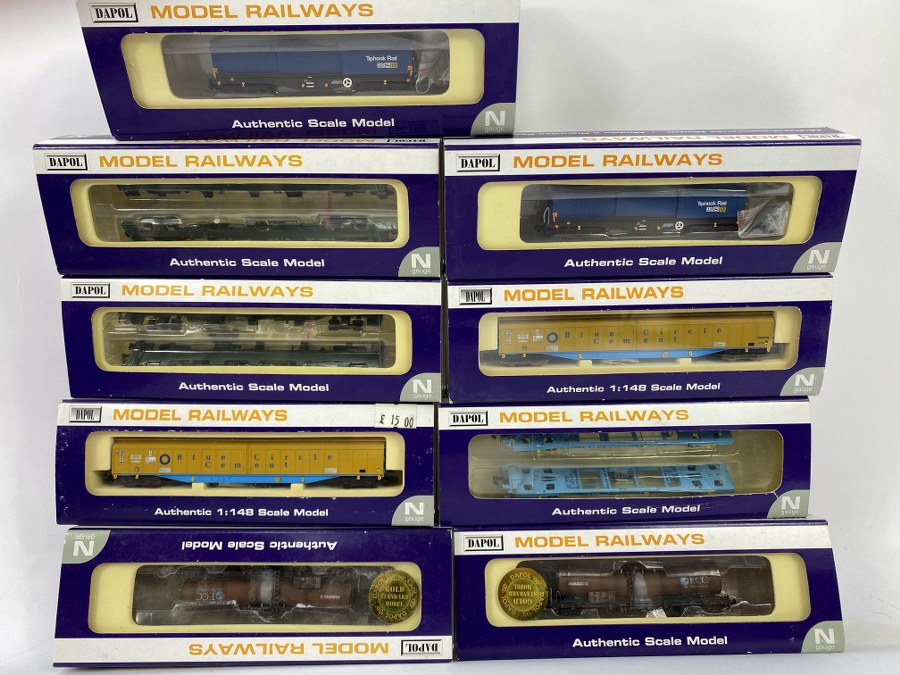 DAPOL Écartement N, Grande Bretagne – Lot de 9 wagons de marchandises à bogies, Réf- NB- 074H, 055B, 076B, 062G, 055C, 066A, 066C, 074F, 062G., NB (boites mauves)