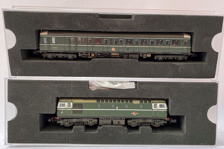 DAPOL, Écartement N, Grande Bretagne – lot de 2 pièces dont loco diesel class 122 – BR, verte et un wagon voyageur. Réf – 2D-015-02, 2D-013-001, NB