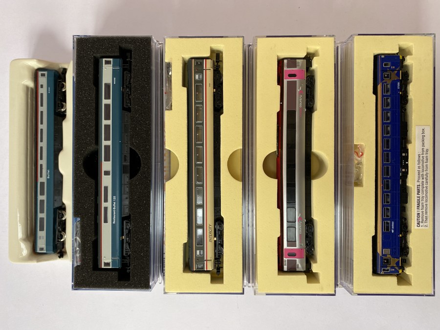 DAPOL, Écartement N, Grande Bretagne – Lot de 5 wagons voyageurs divers dont 1 sans boite, Réf – ND-115H, ND-087C, NC-053E MK3, 2P-005-010. NB et TBE SB