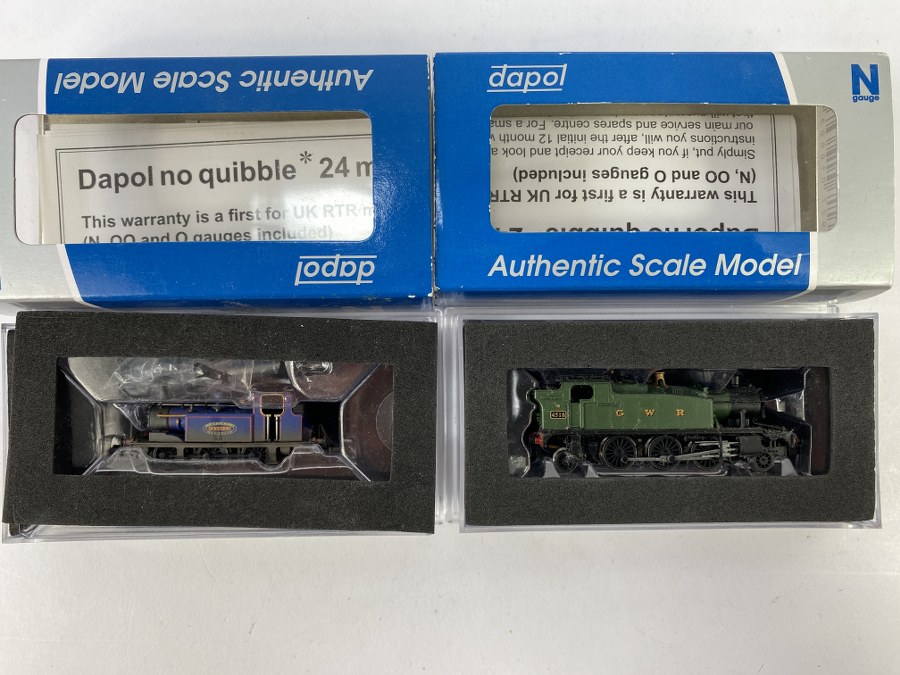 DAPOL, Écartement N, Grande Bretagne – 2 locotenders, -  Type 030, Class A1X Terrier KESR (Kent and East Sussex) – Bodiam, bleue - Type 131, GWR (Great Western Railway, 4518) , verte. Réf 2S-012-008 / 2S-014-001, NB