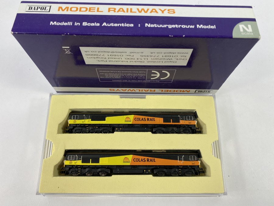 DAPOL, Écartement N, Grande Bretagne – Set de 2 locomotives dont un Dummy, Class 66, Colas Rail. Réf ND 126, NB