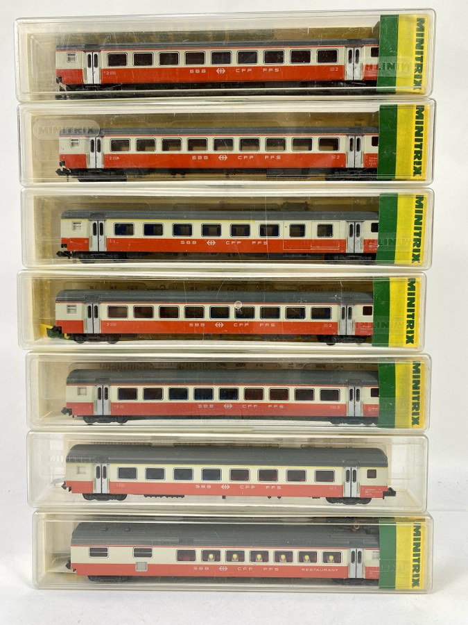 MiniTrix, Écartement N, Germany – Lot de wagons de voyageurs de la SBB – Schweizer-Express-Wagen, Rouge blanc à toit gris, Réf 51 3146/3147 x 3/3148/3149 00, NB