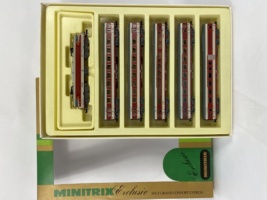 MiniTrix Exclusiv, Écartement N, Germany –Coffret SNCF grand confort Express contenant une locomotive électrique type CC 6518 Rouge / grise, 4 wagons voyageurs Trans Europe Express et un wagon mixte fourgon/voyageurs. Réf 1032, NB