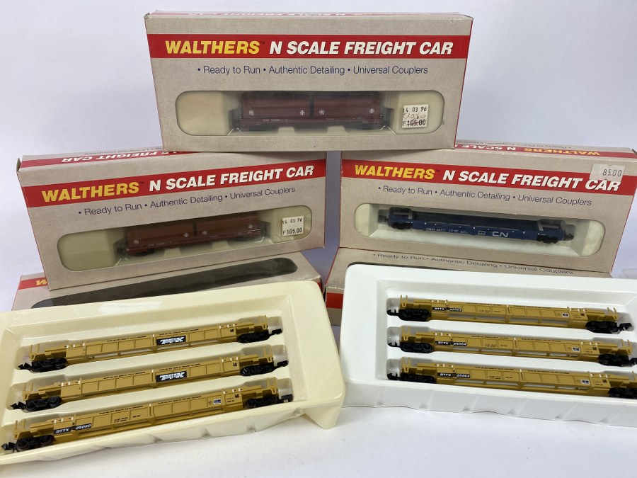 WALTHERS - N – Lot de 9 wagons plateforme porte containers pour les compagnies (Union Pacific, Santa-Fe,etc..) en 5 coffrets. Réf 932-8053 x 2, 932-8052, 932-8054, 932-8055, NB