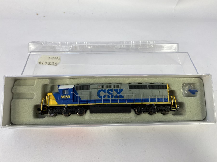 Inter Mountain Railways Co- Écartement N – Locomotive diesel EMD SD45-2, CSX 8969, Bleu/ gris / jaune, Réf 69565-02, NB