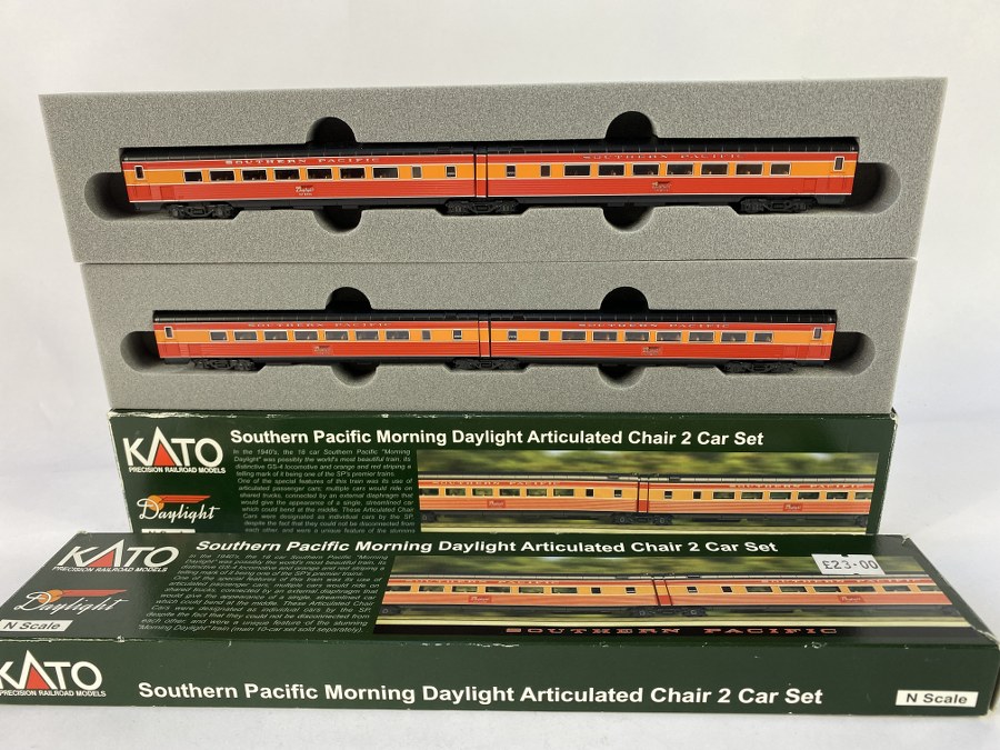 KATO – Écartement N – Lot de 2 paires de wagons pullman articulés pour la Southern Pacific morning daylight. Réf 106-6305 / 106-6305