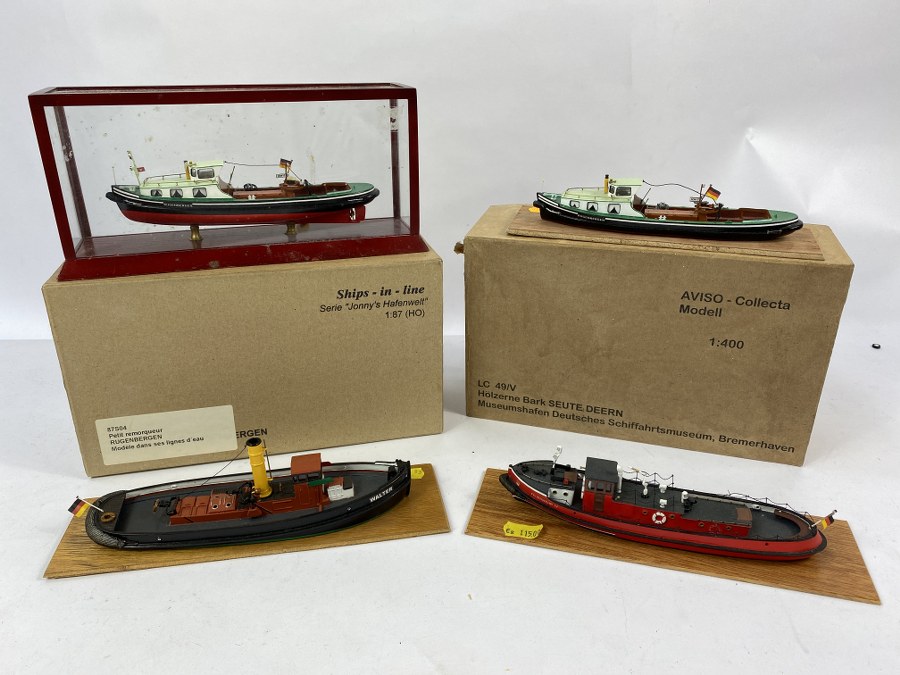 Rugenbergen, 1/87ème  Remorqueur, bateau incendie, etc.. Lot de 4 maquettes en métal peint sur socle bois – Longueur socle 22 cm x 7cm TBE