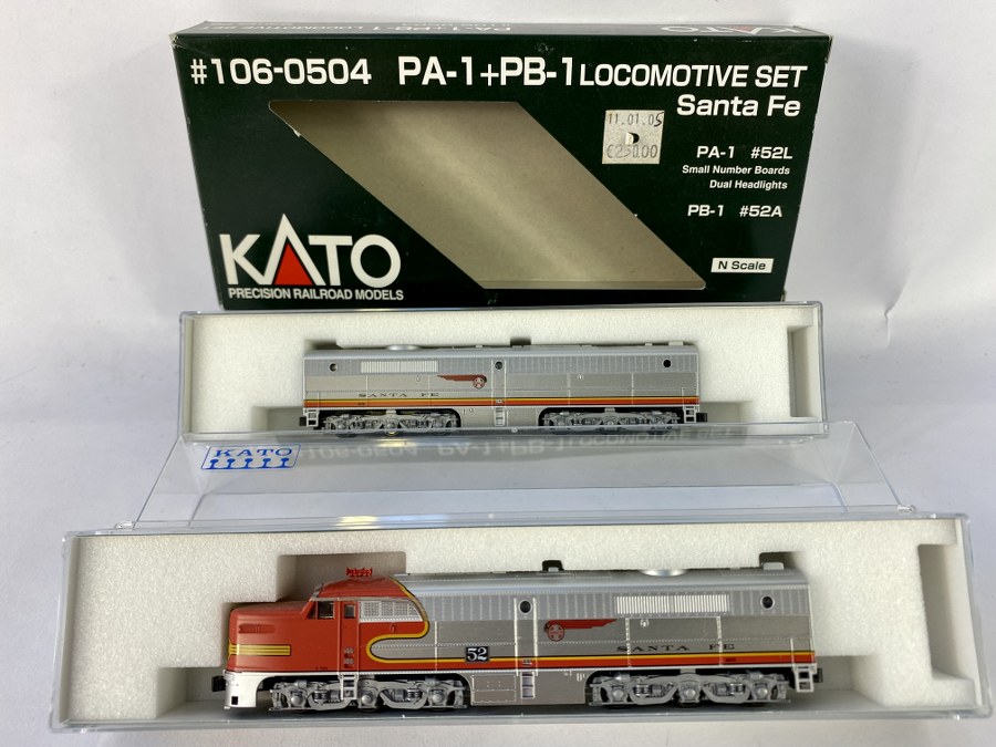 KATO – Écartement N – Coffret contenant locomotives diesel, Alco PA1/PB1, Santa-Fe, 52 L et 52 A, Grise/ orange, Réf 106-0504, NB