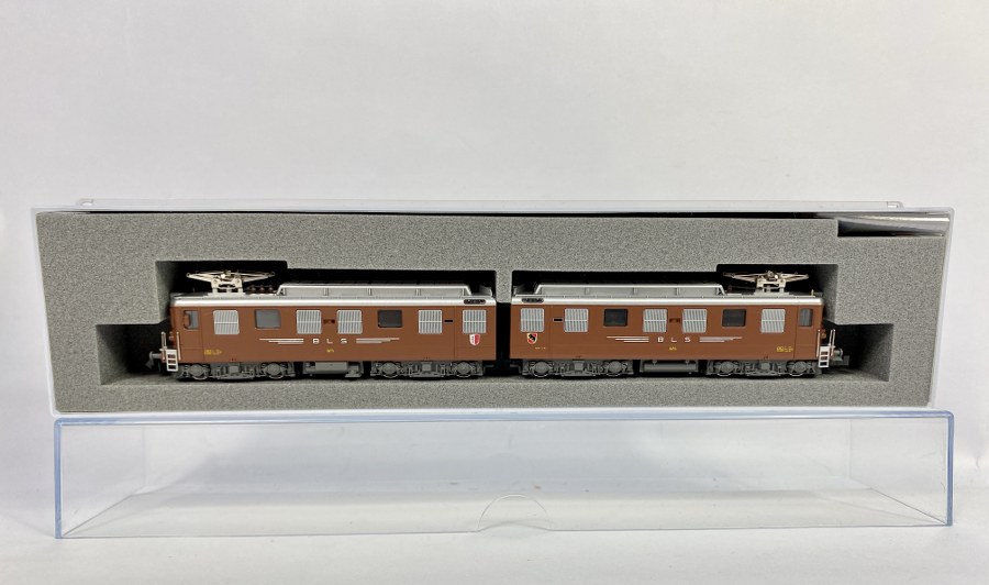 KATO – Écartement N – Locomotive électrique double articulée Ae 8/8 pour la BLS (Bern-Loetschberg-Simplon), marron, Réf K10601, NB