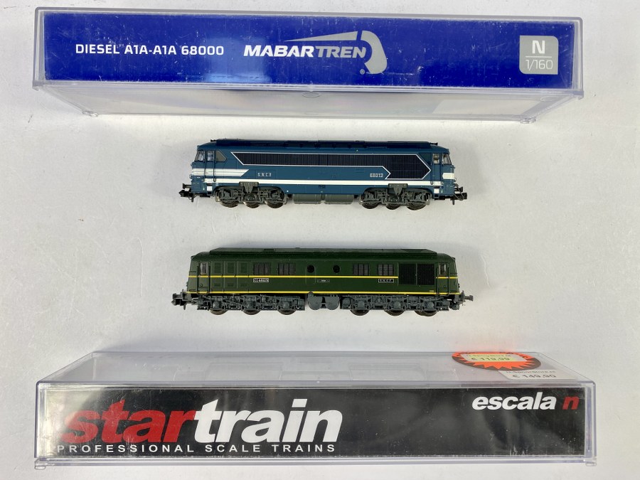 Mabar Tren, Start Train, Écartement N – Lot de 2 locomotives Diesel SNCF : - Type A1A-A1A 68000, Bleue, - Type CC 65529 La plaine, Verte à filets jaune, Réf Mabar Tren 86810, ST 606408, NB