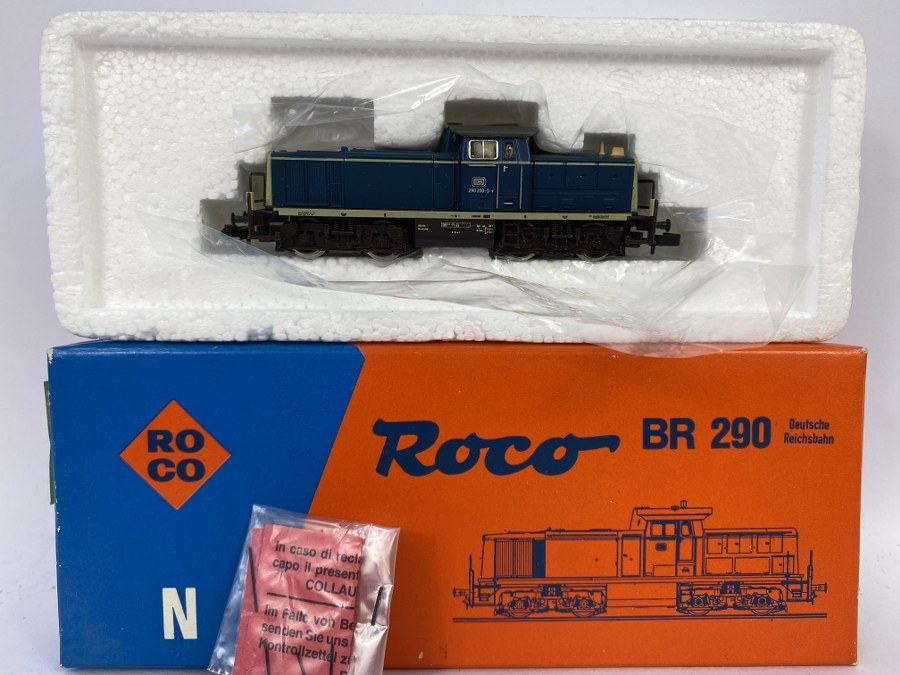ROCO Écartement N, Locomotive diesel BR 290 de la DB, bleu à bandes jaune à toit gris foncé, Réf 023256, TBE BO