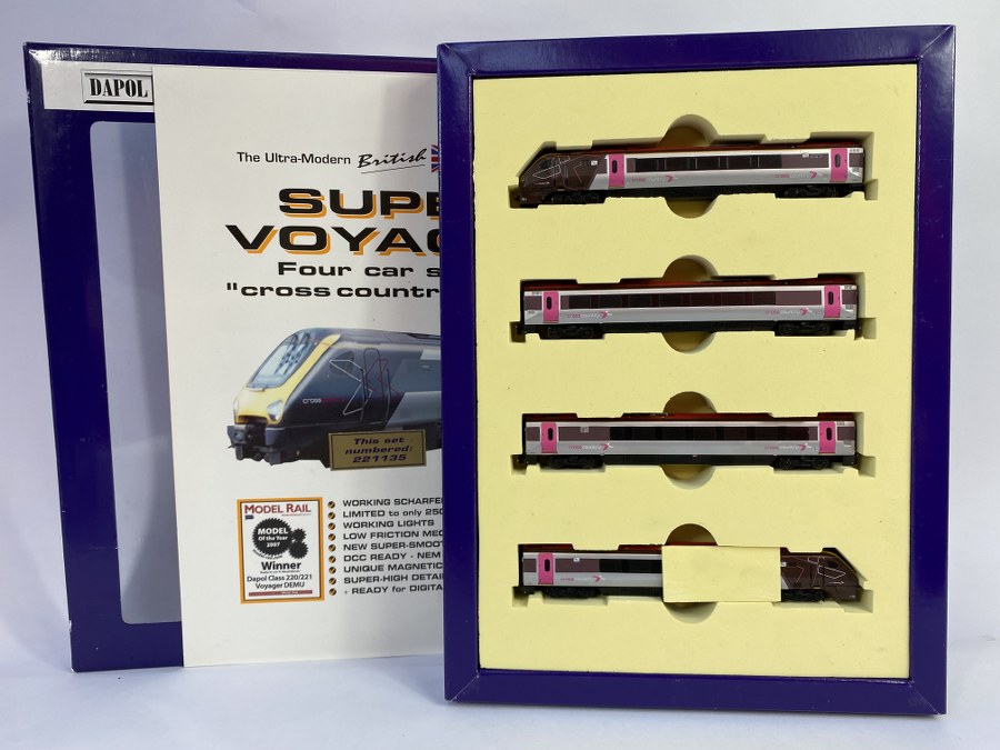 DAPOL – Écartement N – Coffret rame Super Voyager Class 221 Cross country, se compose de 4 éléments. gris/rose, Réf ND-087B, NB