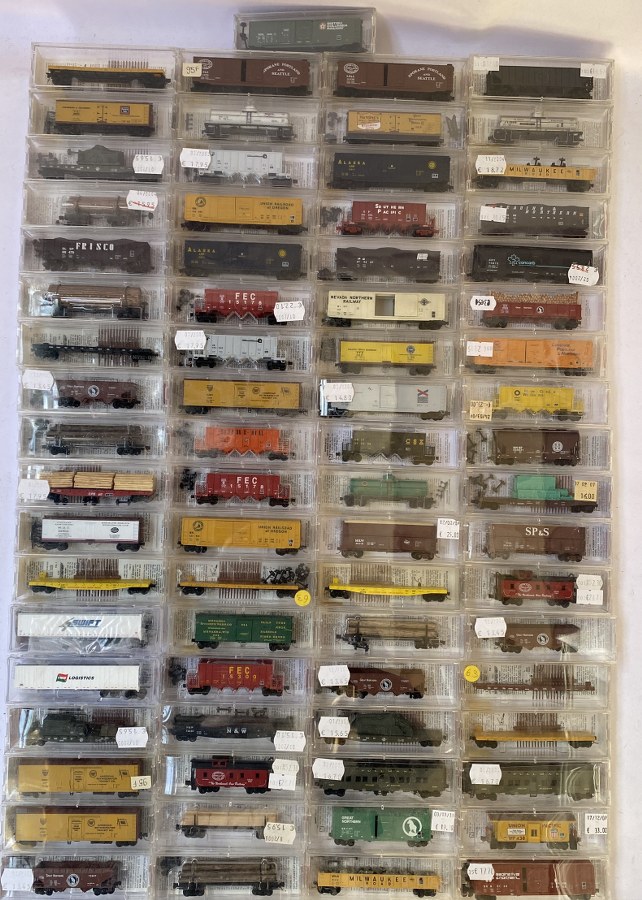 Micro Trains Line, Écartement N – 1/160ème - Lot de 76 wagons marchandises à bogies (2 voyageurs),(3 non photographiés) NB