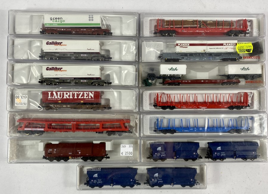 Fleischmann Écartement N, 1/160ème - Lot de 13 wagons marchandises à bogies (transport containers, voitures, bois, etc…) Réf 8271, 852407, 852408, 852309, 852306,etc… NB