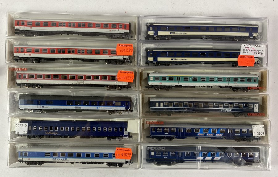 Fleischmann, Écartement N, 1/160ème – Lot de 12 wagons voyageurs dont de la DB, BLS, SBB CFF, CD, Réf 8117, 8178,8161, 8156, 890305, 890306, 8152, 881809, 814711, 860701. NB