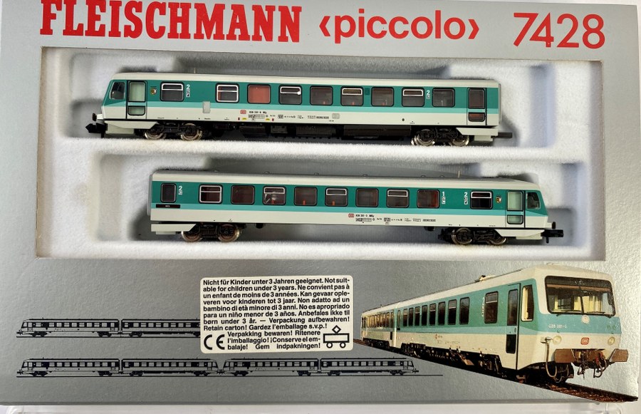 Fleischmann, Écartement N, 1/160ème, Autorail à 2 éléments articulés, DB  gris/ turquoise Réf 7428. TBE en Boite