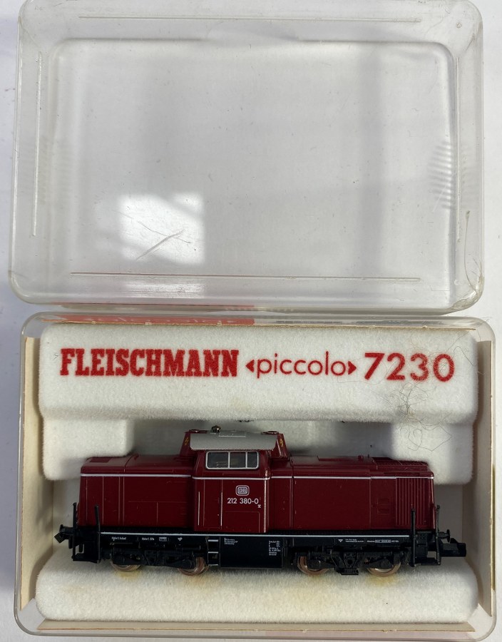 Fleischmann, Écartement N, 1/160ème, Locomotive diesel BR 212-380-0, DB  rouge brique. Réf 7230. TBE en Boite