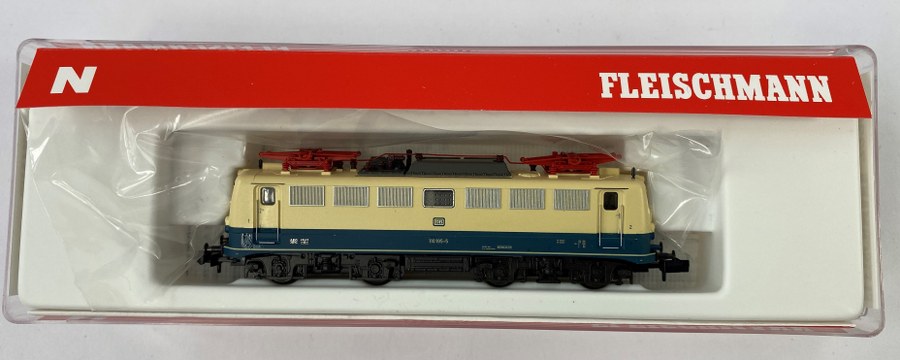 Fleischmann, Écartement N, 1/160ème, Locomotive électrique  BR 110-195-5, DB  crème vert turquoise. Réf 735501. NB