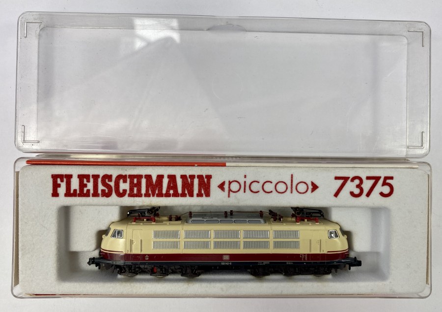 Fleischmann, Écartement N, 1/160ème –Locomotive  E 103-42-6 DB  jaune /rouge   Réf 7375. TBE en Boite
