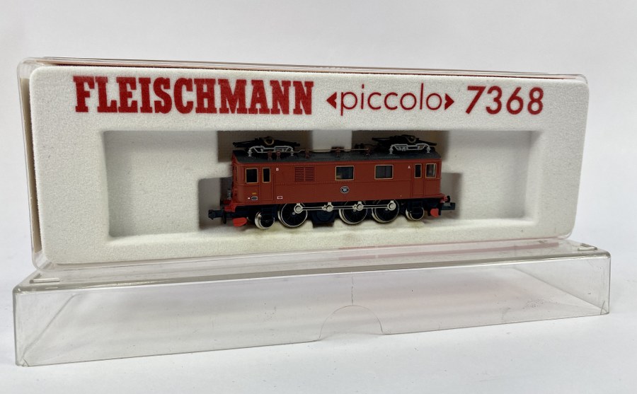 Fleischmann Écartement N, 1/160ème, Locomotive électrique Série Du2 – SJ (Suède) marron . Réf 7368 . TBE en Boite