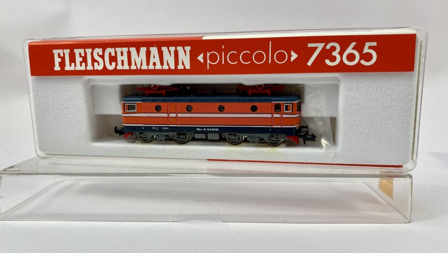 É Fleischmann, Écartement N, 1/160ème , Locomotive électrique  RC 4-1162, orange. Réf 7365. NB
