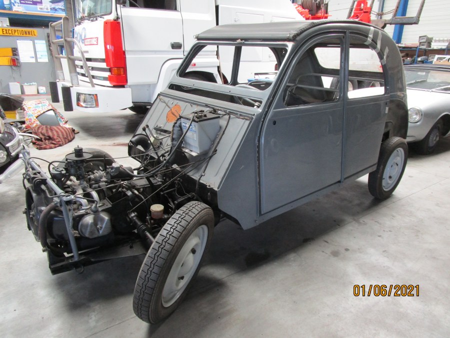 Citroën 2CV type AZ berline. 