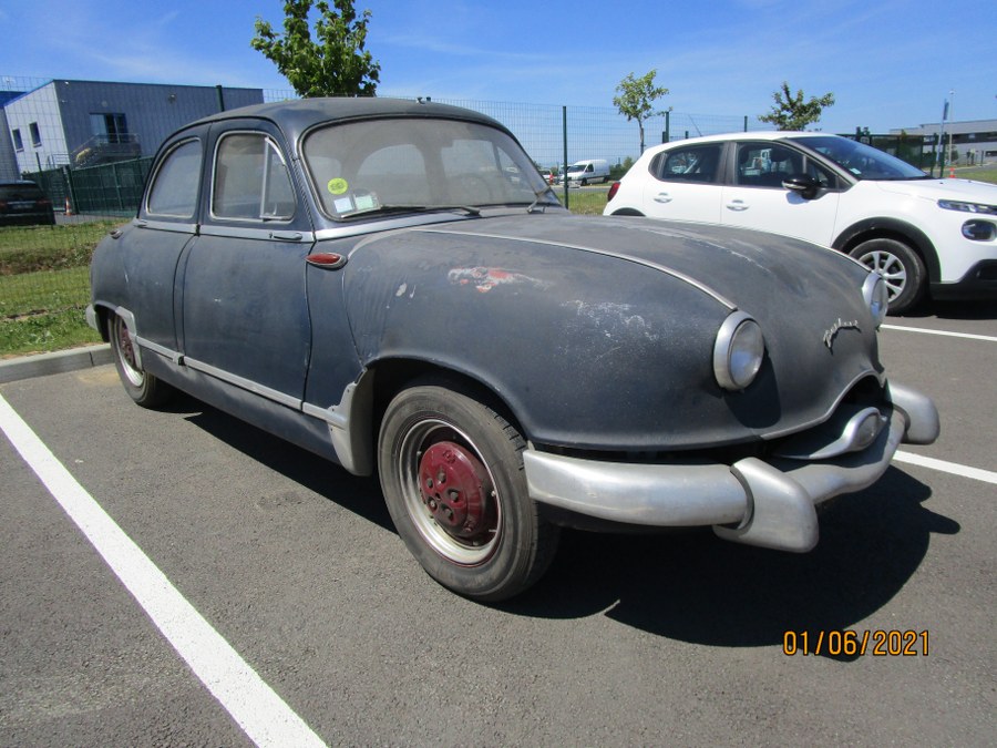 Berline Panhard Dyna type Z1 de 1955. 