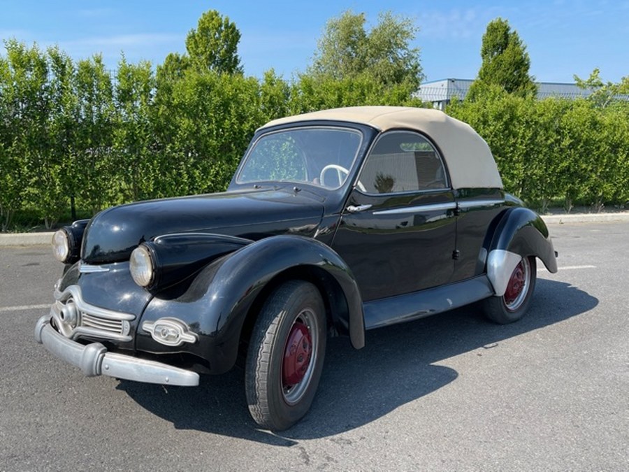 Panhard Dyna X86 cabriolet. 
