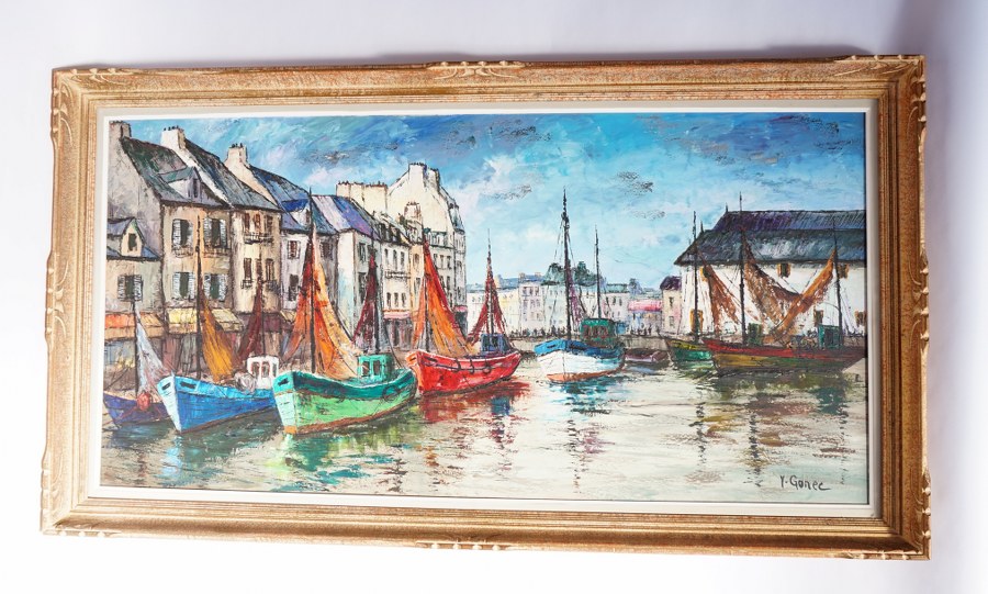 Yves GONEC (XXe). Vue du port d'Honfleur avec voiliers. Huile sur toile signée. Seconde moitié du XXe siècle. Vue : 118 x 59,5 cm.