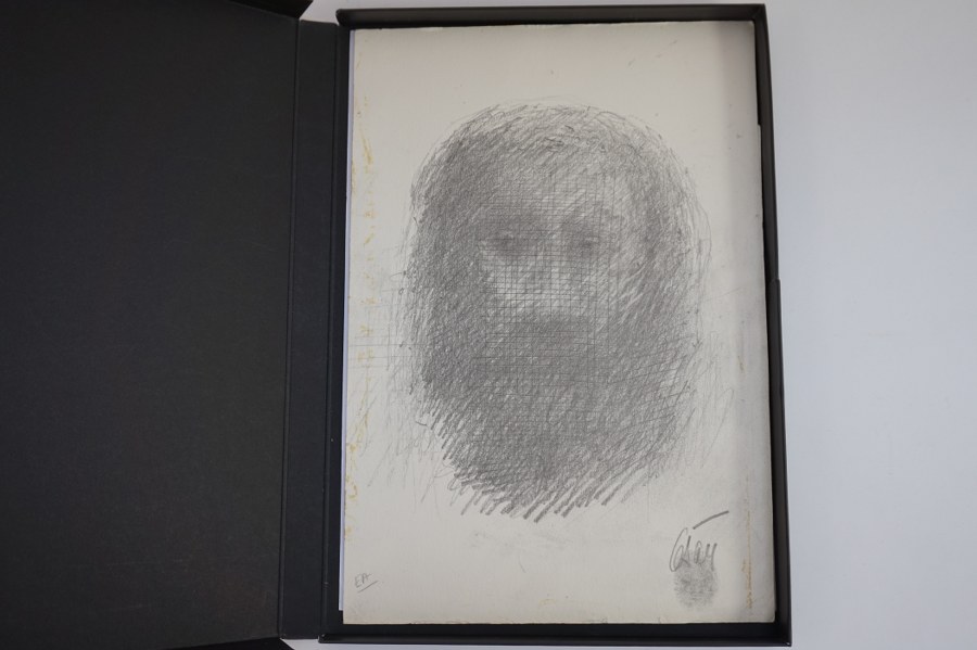 D'après CÉSAR (1921-1998). Visage. Impression portant une signature César et une mention au crayon EA. 31 x 21 cm. Tâche sur un bord.