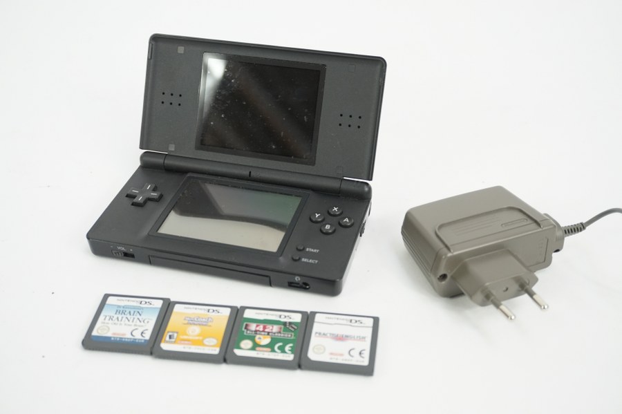 Nintendo DS et 4 jeux.