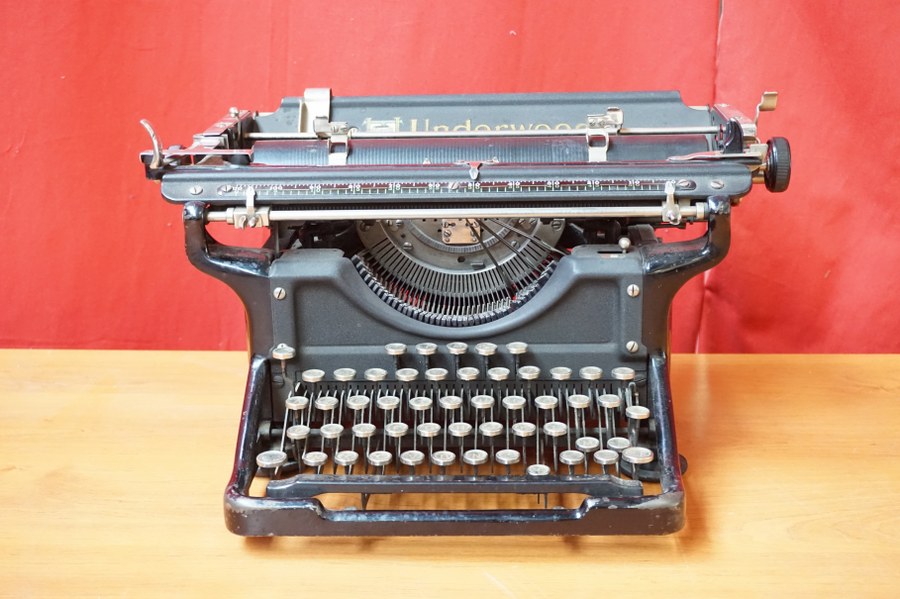 Machine à écrire UNDERWOOD. Production américaine des années 1920-1930.