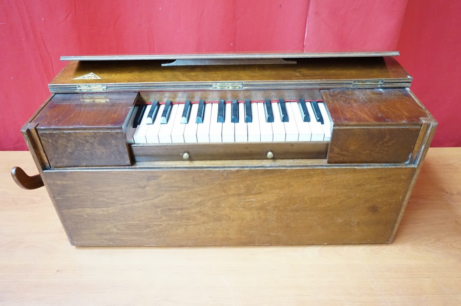 Piano PLEYEL à manivelle type 