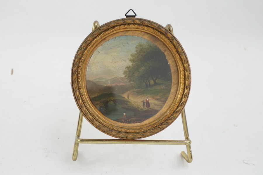 Petite miniature ronde représentant un paysage peint. XIXe siècle.
