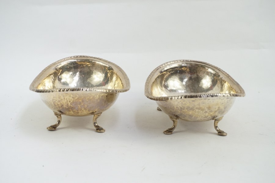 2 Coupes en argent 800 grammes.