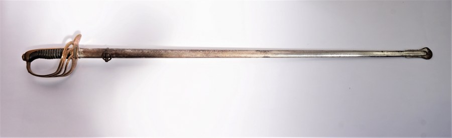 Sabre 1882 de dragons chiffré BC, modèle du commerce, poignée en laiton. Marquage fourbisseur Petit fils et Bailhache.